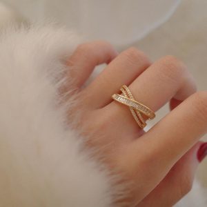 แหวนทองไทเทเนียมเหล็กเพทายเพชรแฟชั่นผู้หญิงข้ามแหวนแต่งงานปรับขนาดเครื่องประดับ