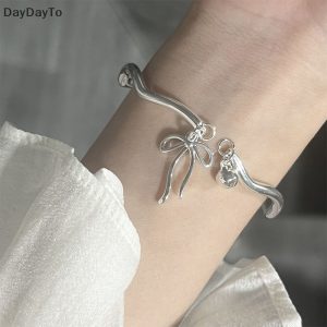 Daydayto สร้อยข้อมือ กําไลข้อมือ จี้กระดิ่ง สีเงิน ปรับได้ เครื่องประดับแฟชั่น สําหรับผู้หญิง TH