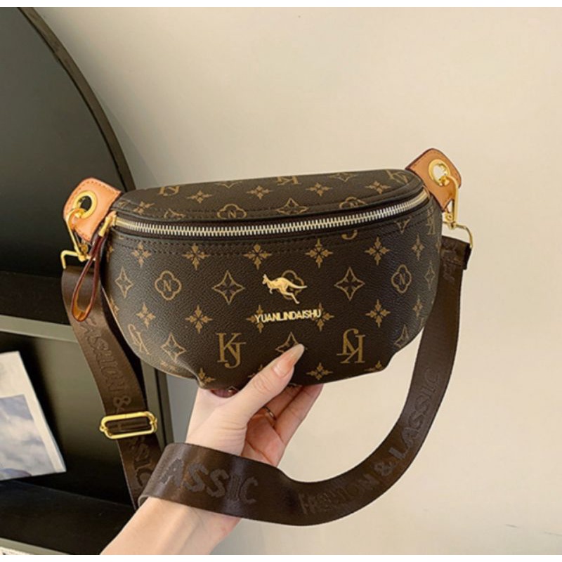 sale!จัดส่งทันทีไทย  กระเป๋าผู้หญิง  หนังสวยตรงปกพร้อมส่งจากไทยสวยตรงปก กระเป๋าคาดอกผญ