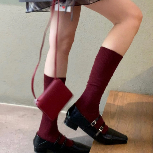 มูกา/เอนคอร์ลา ถุงเท้าสีแดงไวน์แดงกลางถุงเท้าหลอดยาวหญิงสไตล์เกาหลีสไตล์กระโหลกสีทึบกองถุงเท้าลูกวัวถุงเท้าผ้าฝ้ายแท้