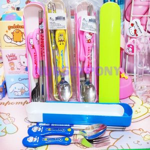 ชุดช้อนส้อมเด็กสแตนเลสลิขสิทธิ์แท้+ตะเกียบ พร้อมกล่อง ถูกสุดๆ