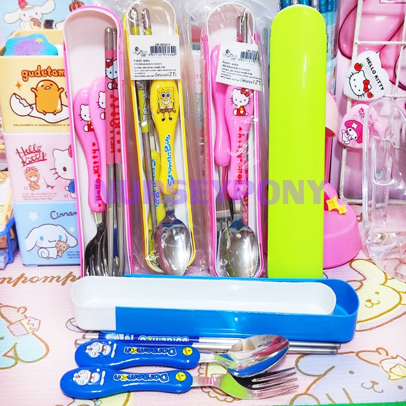 ชุดช้อนส้อมเด็กสแตนเลสลิขสิทธิ์แท้+ตะเกียบ พร้อมกล่อง ถูกสุดๆ