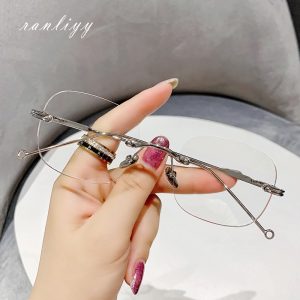 ส่งเร็ว แว่นกรองแสงสีฟ้าวินเทจเหลี่ยมไร้ขอบสไตล์เกาหลีแฟชั่นY2Kระดับไฮเอนด์แว่นตาสำหรับผู้ชายและผู้หญิง-Ranliyy