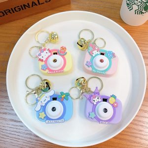 พวงกุญแจกล้องโปรเจคเตอร์ ลายการ์ตูน Sanrio มีไฟ กล้องฉายภาพ สําหรับห้อยกระเป๋า คละลาย