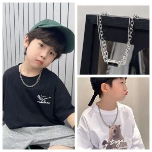 儿童项链潮男女童时尚百搭配饰 เกย์气 男 小型 小众挂件 钢链子เด็กสร้อยคออินเทรนด์ชายและหญิงแฟชั่นชุดหล่อเด็ก สวัสดี 10.6