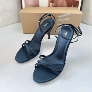 รองเท้าผู้หญิงสไตล์ฝรั่งเศส ปี 2025 แบบชี้นิ้ว มีสายรัดและหัวเข็มขัด เปิดนิ้วเท้า ดีไซน์บาง สีฟ้าและนกยูง