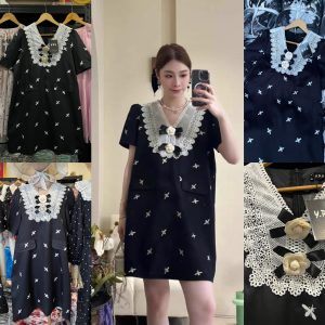 เดรสoversize สีดำ แต่งปกถักลูกไม้และดอกคามิเลีย อกตึง42 ยาว36 ป้ายYpy