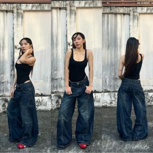 กางเกงยีนส์กระบอกใหญ่ ดีเทลเก่งานสวยงานป้ายสียีนส์เข้มเฟด