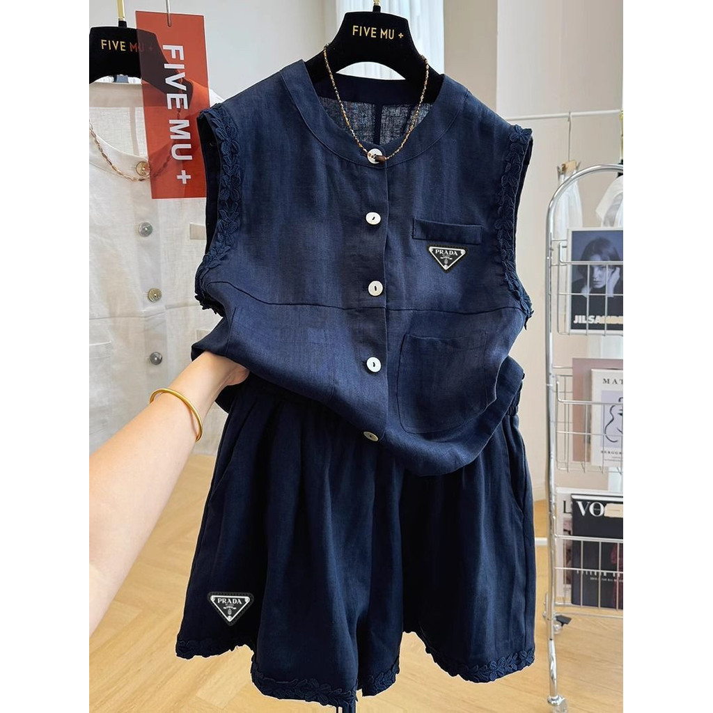 ชุดลำลองสองชิ้น กั๊กแขนกุดและกางเกงขาสั้น