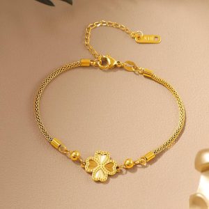 ประณีตสร้อยข้อมือไทเทเนียม Colorfast สร้อยข้อมือดอกไม้คุณภาพสูงวัสดุกันน้ํา 18K Gold ของขวัญคู่ S13H9