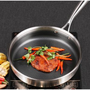 กระทะไม่ติดรังผึ้ง กระทะไม่ติดสแตนเลส 304 5 ชั้นพร้อมสลักขนาด 28 ซม. ก้นแบนคุณภาพสูง