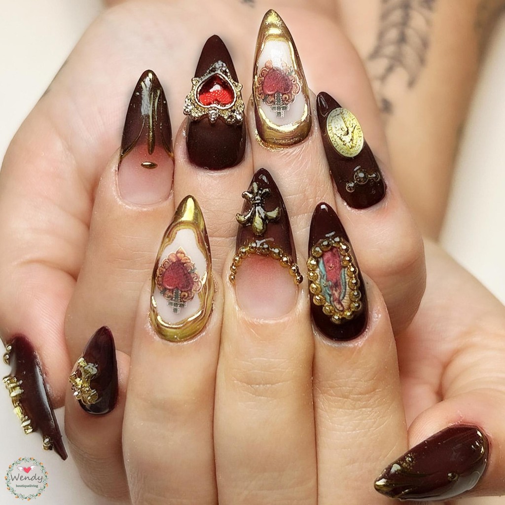 ติดเล็บด้วยภาพวาดพิมพ์เล็บปลอมที่ยืดหยุ่นเป็นพิเศษ