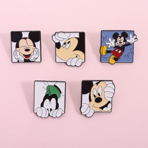น่ารักมิกกี้มินนี่อะนิเมะเข็มกลัดหมุดตัวการ์ตูนเข็มกลัดป้ายโลหะกระเป๋าเป้สะพายหลังอุปกรณ์เสริมของขวัญ