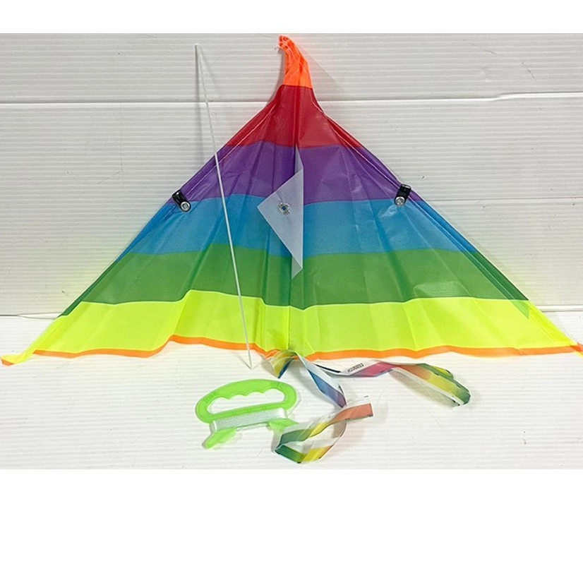 ว่าวสามเหลี่ยม สายรุ้ง ขนาด 40 ซม. พร้อมเชือก ว่าวของเล่น สีสันสดใส ต้อนรับลมร้อน กิจกรรมกลางแจ้ง