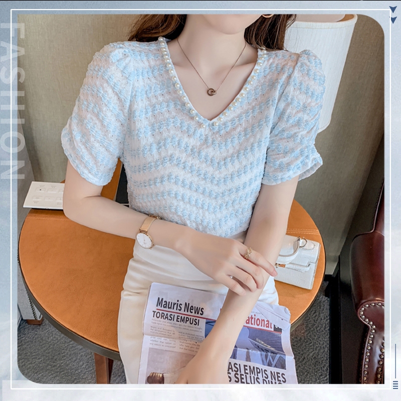 FBAShop พร้อมส่งในไทย✨ เสื้อผ้าผู้หญิง เสื้อผ้าแฟชั่น เสื้อคอวีแขนสั้นดีเทลไข่มุกตรงคอเสื้อ ใส่ได้ทุกโอกาส ผ้านุ่มใส่สบา