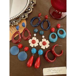 ต่างหูสไตล์ฮ่องกงเรโทร สีแดงและสีฟ้าคอนทราสท์ ดีไซน์พรีเมียมสำหรับหญิง