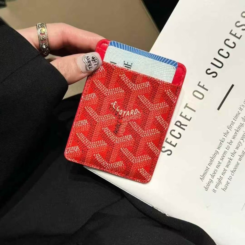 กระเป๋าบัตรสำหรับชายและหญิง ออกแบบมาเพื่อความสะดวกในการใช้งาน มีแม่เหล็ก สามารถใส่ได้ทั้งบัตร เหรียญ และเอกสาร ดีไซน์แบบสากลและแฟชั่น