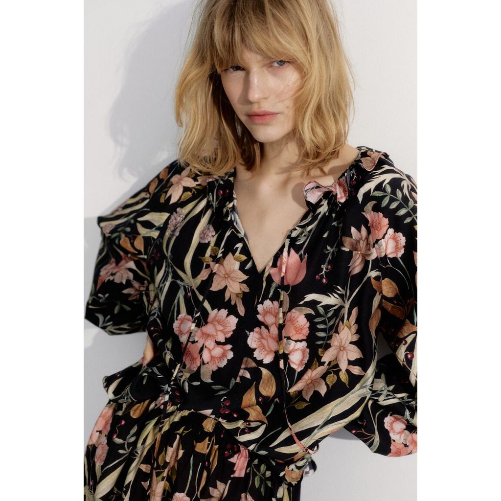 H&M(เอชแอนด์เอ็ม) เสื้อเบลาส์พร้อมคอระบาย ผู้หญิง 1295532_2