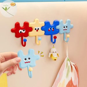 Maud 4 ชิ้นตะขอการ์ตูนที่มีสีสันปริศนาตกแต่งตะขอ Creative Self-Adhesive น่ารักปริศนา Key Hook ไม่จําเป็นต้องเจาะ Home EN