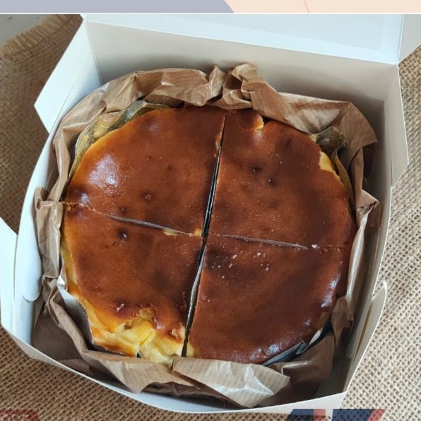 1 ปอนด์ ชีสเค้กหน้าไหม้ – ส่งเฉพาะ ems  หอมละมุน ชีสนัวๆ หวานน้อย