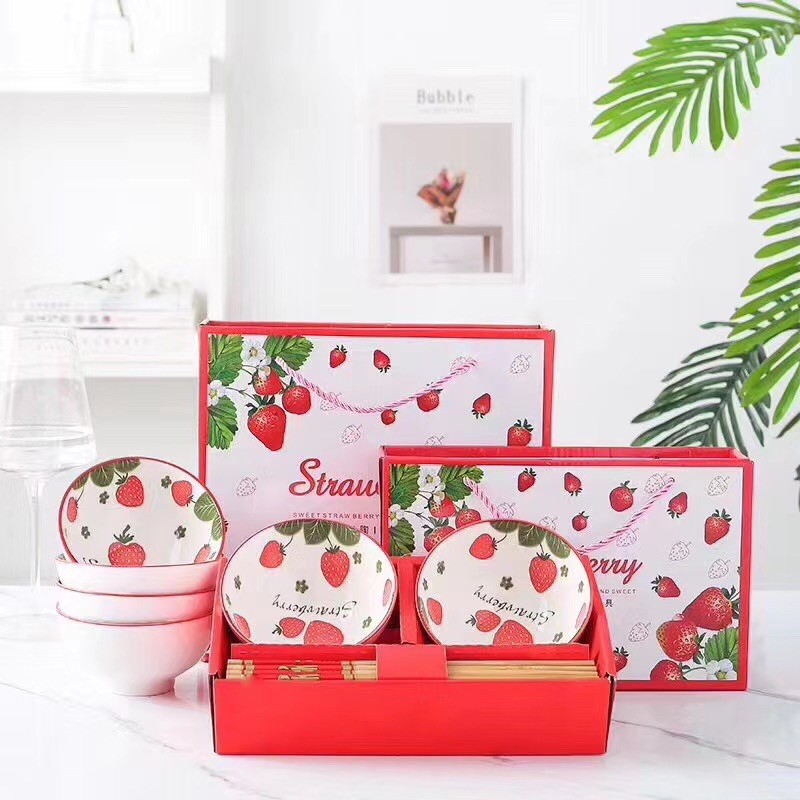 ชุดถ้วยตะเกียบสตอร์เบอร์รี่ ถ้วย2ตะเกียบ2คู่