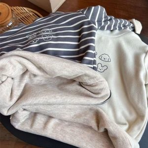 เสื้อฤดูหนาวแบบเกาหลี คอสูง อบอุ่น มีดีไซน์การ์ตูน สำหรับทั้งชายและหญิง