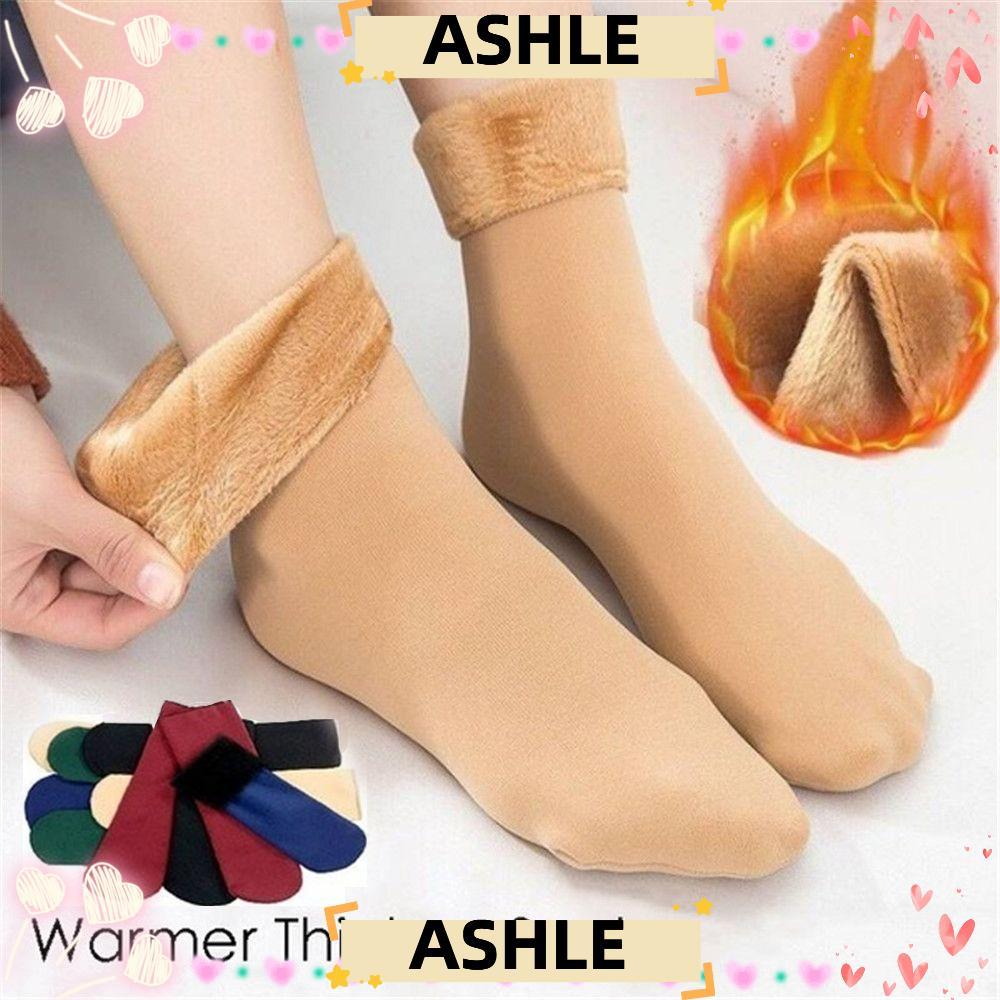 ASHLE ชุดชั้นในแบบไร้ขอบ ออกแบบพิเศษให้อุ่นในฤดูหนาว มาพร้อมรองเท้าบู๊ตและถุงเท้า