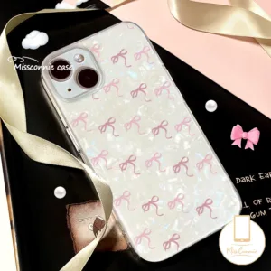 โรแมนติกสีชมพูbowknot PearlyสําหรับIPhone 11 16 15 14 13 12 Pro Max 7Plus XR X XS Max 7 16 6s 14 6 15 8 Plus SEการ์ตูนน่ารักโบว์สร้อยข้อมือหรูหราเลเซอร์การ์ดปกอ่อน