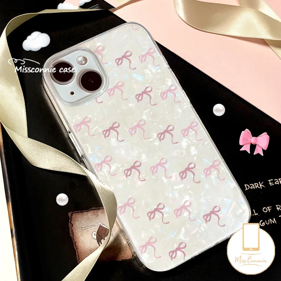 โรแมนติกสีชมพูbowknot PearlyสําหรับIPhone 11 16 15 14 13 12 Pro Max 7Plus XR X XS Max 7 16 6s 14 6 15 8 Plus SEการ์ตูนน่ารักโบว์สร้อยข้อมือหรูหราเลเซอร์การ์ดปกอ่อน