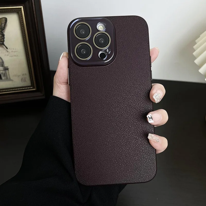 [เคสแข็ง] เคสป้องกันลายลิ้นจี่พรีเมี่ยมเหมาะสําหรับ iPhone16 16promax 16pro 16plus 12 13 14 15 Series คริสตัลการป้องกันรูที่แม่นยําพร้อมฟิล์มกันรอยเลนส์ เคสโทรศัพท์กันกระแทก Titanium G