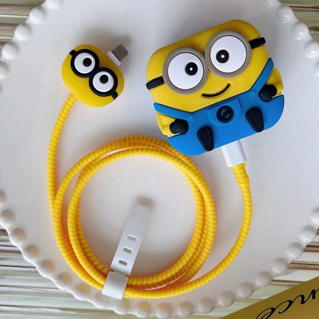 4 ชิ้นชุดซิลิโคนชาร์จสําหรับ iPhone UK 20W ชาร์จหัว Protector การ์ตูนตลก Minions ออกแบบสายกัดนุ่มฝาครอบ Shell Wire Wrap Protector